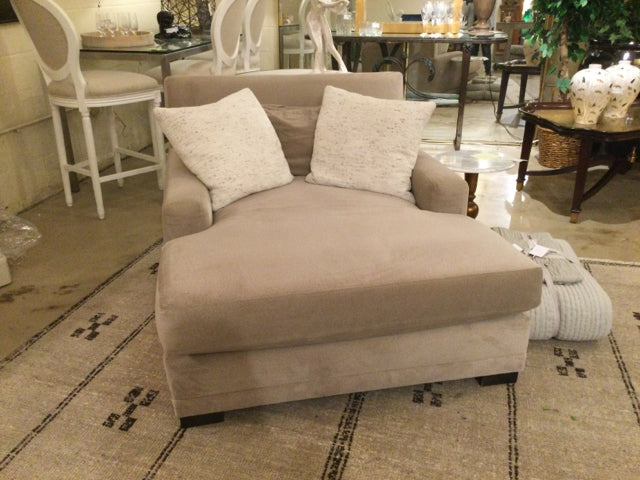 Lee Chaise