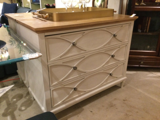 Universal Dresser