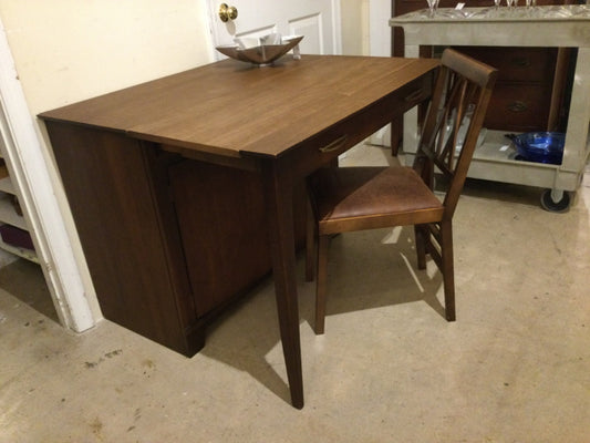 Saginaw Furniture Dining Table