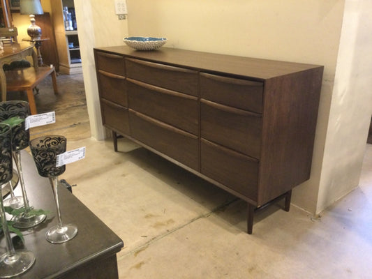 Article Dresser