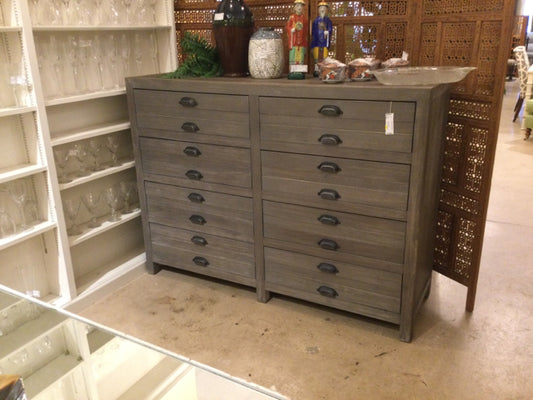 Universal Dresser