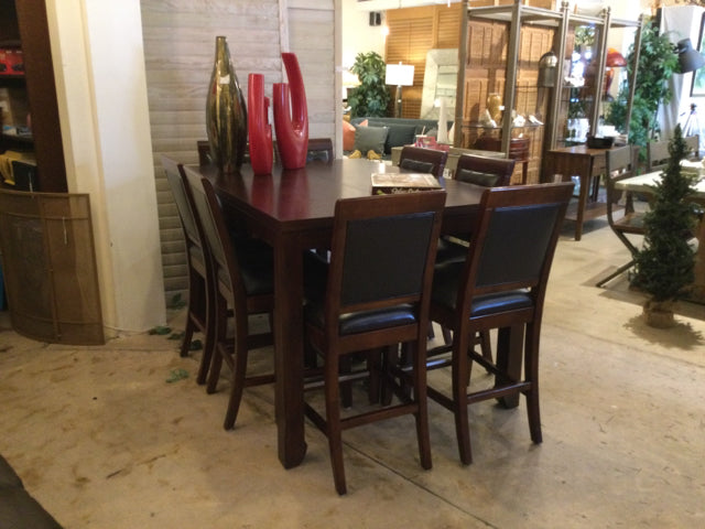 Dining Table & Chairs