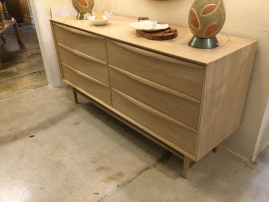 Article Dresser